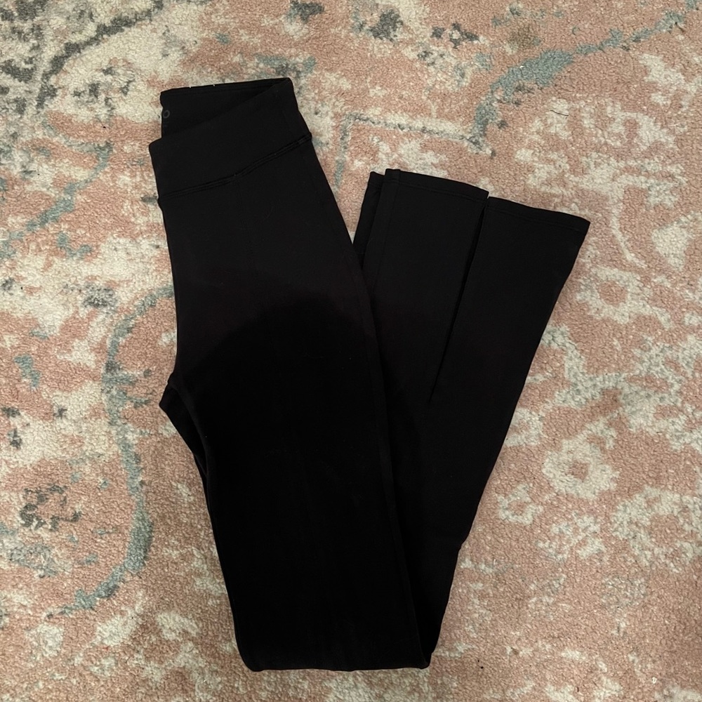 Alo Yoga Airbrush 7/8 High-Waist Flutter Legging - Black
